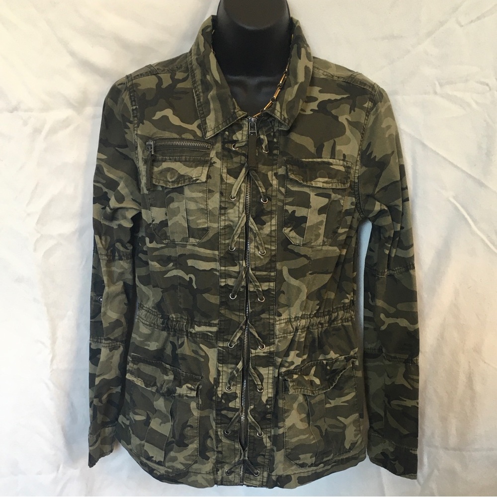 🔥SUPPORT OUR TROOPS🔥 WOMEN’S CAMO JACKET Ashley by 26 International size S